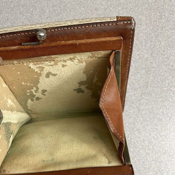 Vtg Dooney Bourke Wallet Pebbled Leather Cream Brown Tri Fold Cash Card Kisslock - Picture 5 of 11